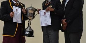 Prinsipaal trofee, Caren Kleyn, Simphiwe Yana en mnr Loriston